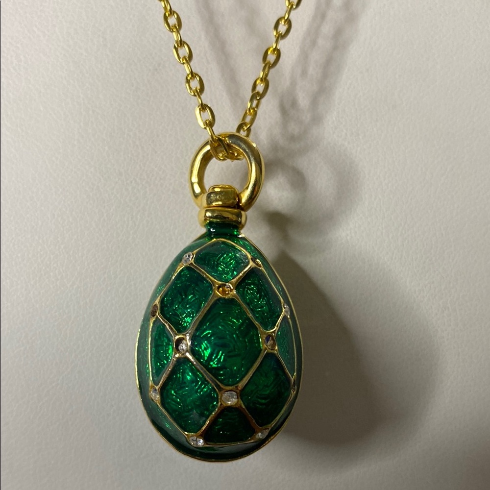 10/$10 Gold tone and Green Egg Pendant Necklace